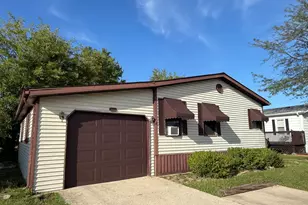 557 Huntsbridge Rd, Matteson, IL 60443 - Photo 1