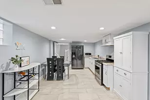 9528 S Manistee Ave, Chicago, IL 60617 - Photo 10