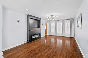 9528 S Manistee Ave, Chicago, IL 60617 - Photo 4