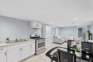 9528 S Manistee Ave, Chicago, IL 60617 - Photo 8