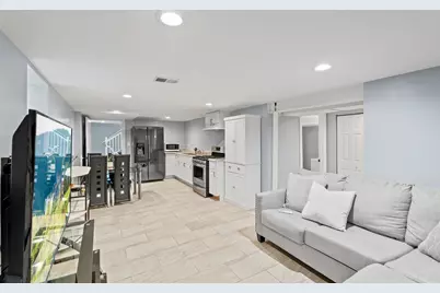9528 S Manistee Avenue, Chicago, IL 60617 - Photo 12