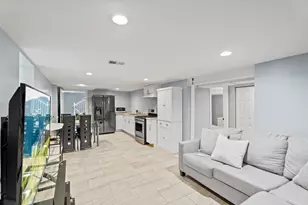 9528 S Manistee Ave, Chicago, IL 60617 - Photo 12