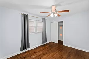 9528 S Manistee Ave, Chicago, IL 60617 - Photo 6