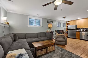1133 W Grace St, Chicago, IL 60613 - Photo 4