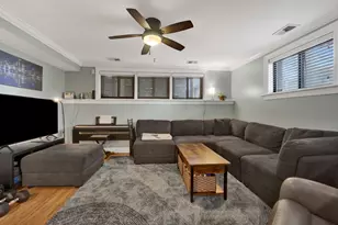 1133 W Grace St, Chicago, IL 60613 - Photo 6