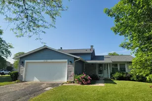 4112 Crimson Dr, Hoffman Estates, IL 60192 - Photo 1