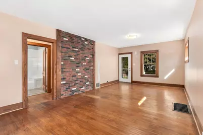 121 S Fordham Avenue, Aurora, IL 60506 - Photo 6
