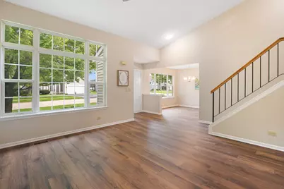 18153 W Banbury Drive, Gurnee, IL 60031 - Photo 6