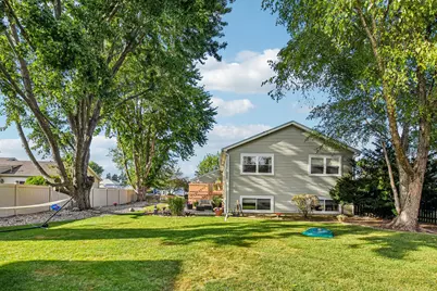 256 Meadows Drive, Sugar Grove, IL 60554 - Photo 24