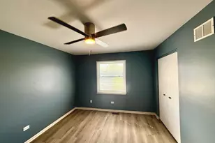 931 Miller Pl, Phoenix, IL 60426 - Photo 8