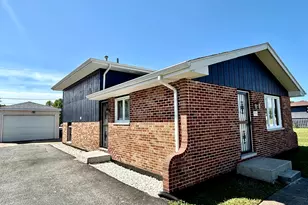 931 Miller Pl, Phoenix, IL 60426 - Photo 2