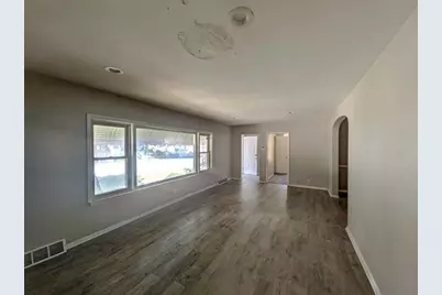 11527 S Parnell Avenue, Chicago, IL 60628 - Photo 8