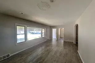 11527 S Parnell Ave, Chicago, IL 60628 - Photo 8