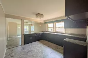 11527 S Parnell Ave, Chicago, IL 60628 - Photo 4