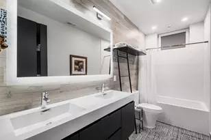 1300 N Claremont Ave, Chicago, IL 60622 - Photo 38