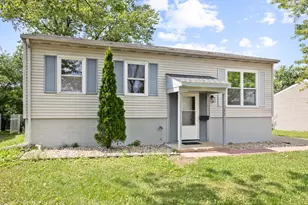 206 Ridge Cir, Streamwood, IL 60107 - Photo 1