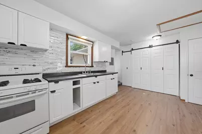 422 Suwanee Street, Park Forest, IL 60466 - Photo 6