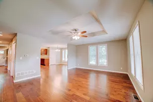 472 E Cherry St, Watseka, IL 60970 - Photo 8