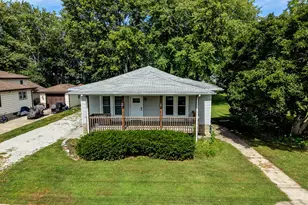 472 E Cherry St, Watseka, IL 60970 - Photo 4