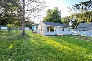 2716 Gideon Ave, Zion, IL 60099 - Photo 2