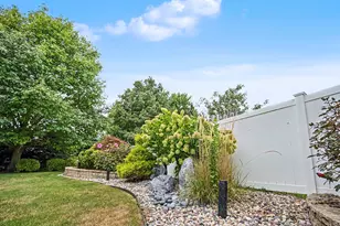 18 Stonebrook Ct, Bloomington, IL 61704 - Photo 16