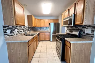 1172 Rose Dr, Sycamore, IL 60178 - Photo 2