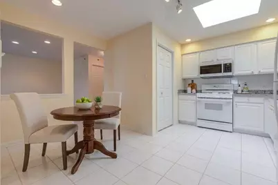 351 Town Place Circle #503, Buffalo Grove, IL 60089 - Photo 6