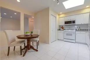 351 Town Pl Cir, Buffalo Grove, IL 60089 - Photo 6