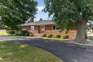 1347 N 33rd Rd, Ottawa, IL 61350 - Photo 2