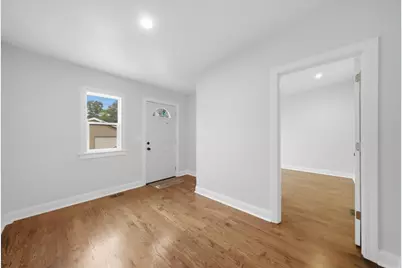 852 N Trumbull Avenue, Chicago, IL 60651 - Photo 18