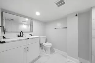 852 N Trumbull Ave, Chicago, IL 60651 - Photo 22