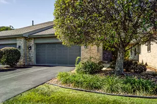 16630 Fairfax Ct, Tinley Park, IL 60477 - Photo 2