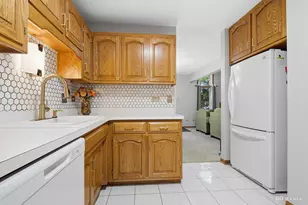 16630 Fairfax Ct, Tinley Park, IL 60477 - Photo 8