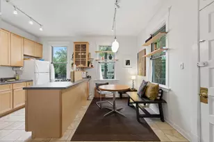 2135 W Barry Ave, Chicago, IL 60618 - Photo 24