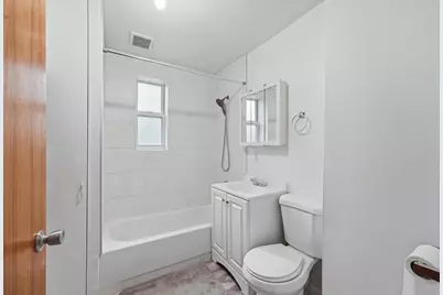 2135 W Barry Avenue, Chicago, IL 60618 - Photo 36