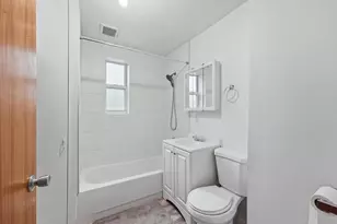 2135 W Barry Ave, Chicago, IL 60618 - Photo 36