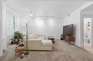 2135 W Barry Ave, Chicago, IL 60618 - Photo 4