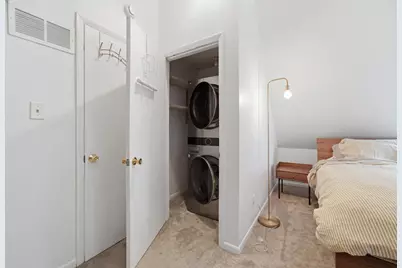 2135 W Barry Avenue, Chicago, IL 60618 - Photo 12