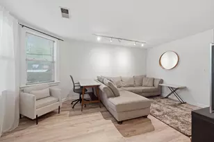 2135 W Barry Ave, Chicago, IL 60618 - Photo 32