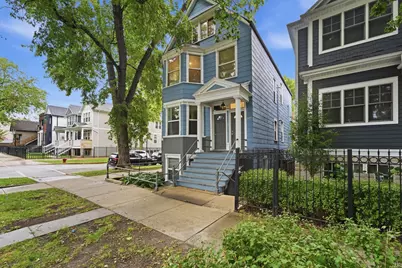 2135 W Barry Avenue, Chicago, IL 60618 - Photo 2