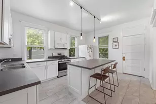 2135 W Barry Ave, Chicago, IL 60618 - Photo 6