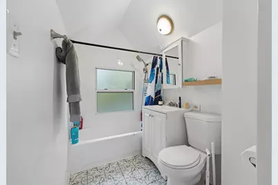 2135 W Barry Avenue, Chicago, IL 60618 - Photo 16