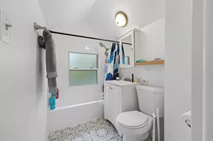 2135 W Barry Ave, Chicago, IL 60618 - Photo 16