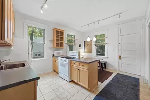 2135 W Barry Ave, Chicago, IL 60618 - Photo 26