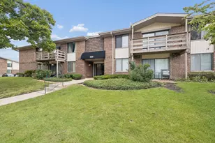 456 Raintree Ct, Glen Ellyn, IL 60137 - Photo 1