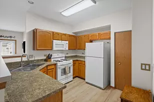 21452 Papoose Lake Dr, Crest Hill, IL 60403 - Photo 12