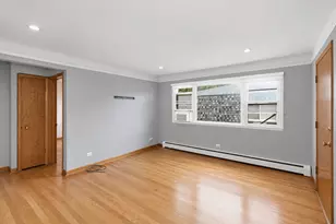5547 W Higgins Ave, Chicago, IL 60630 - Photo 2