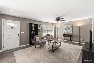 544 Comstock Rd, South Elgin, IL 60177 - Photo 2