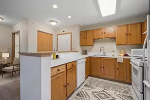 801 N McLean Blvd, Elgin, IL 60123 - Photo 10