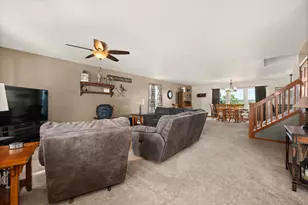 103 Evergreen Dr, Kirkland, IL 60146 - Photo 6